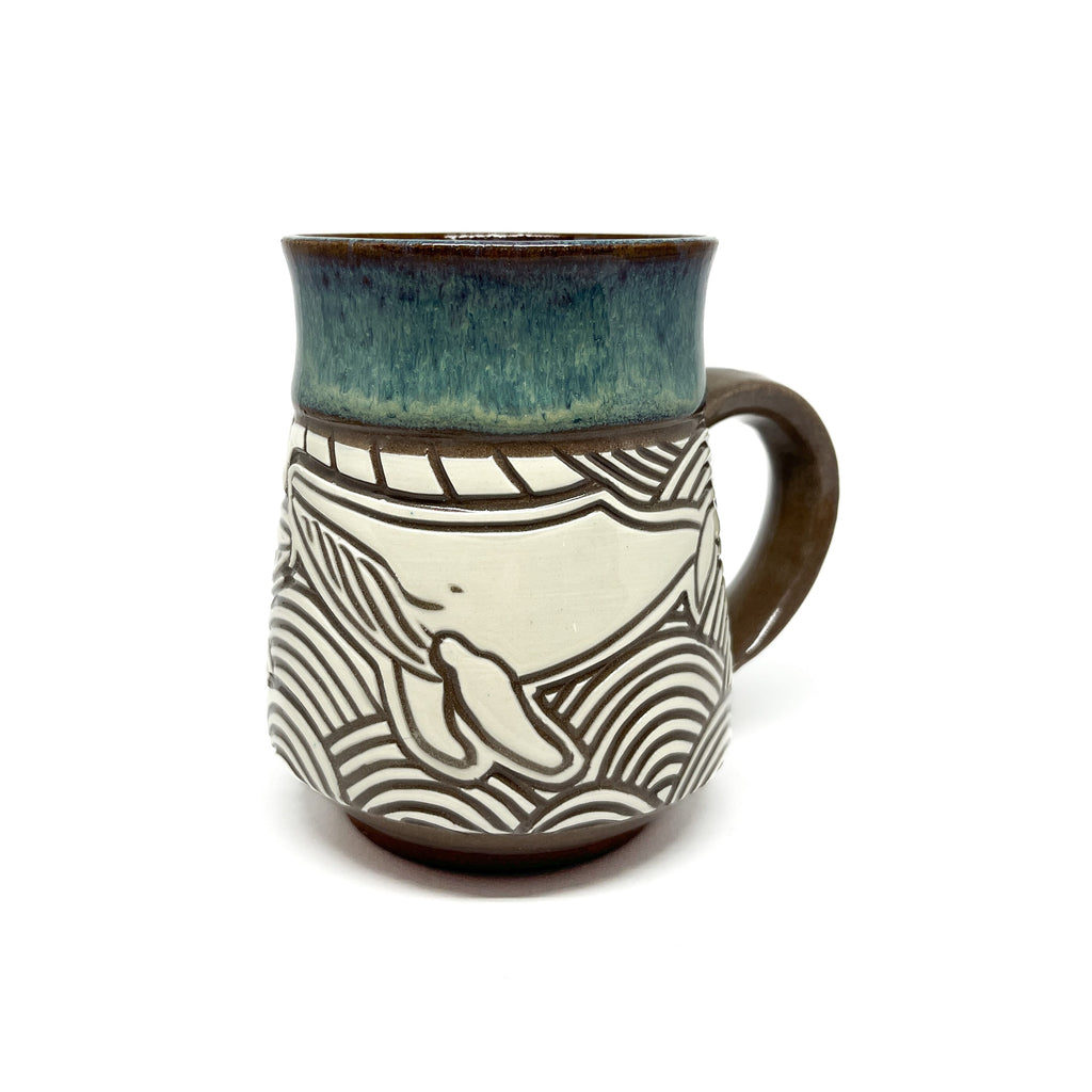 Tasse baleine à bosse sculptée