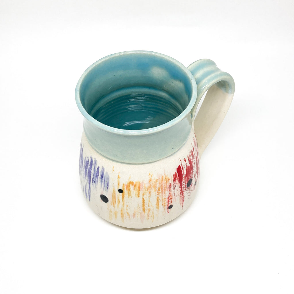 Mug à points et coups de pinceau
