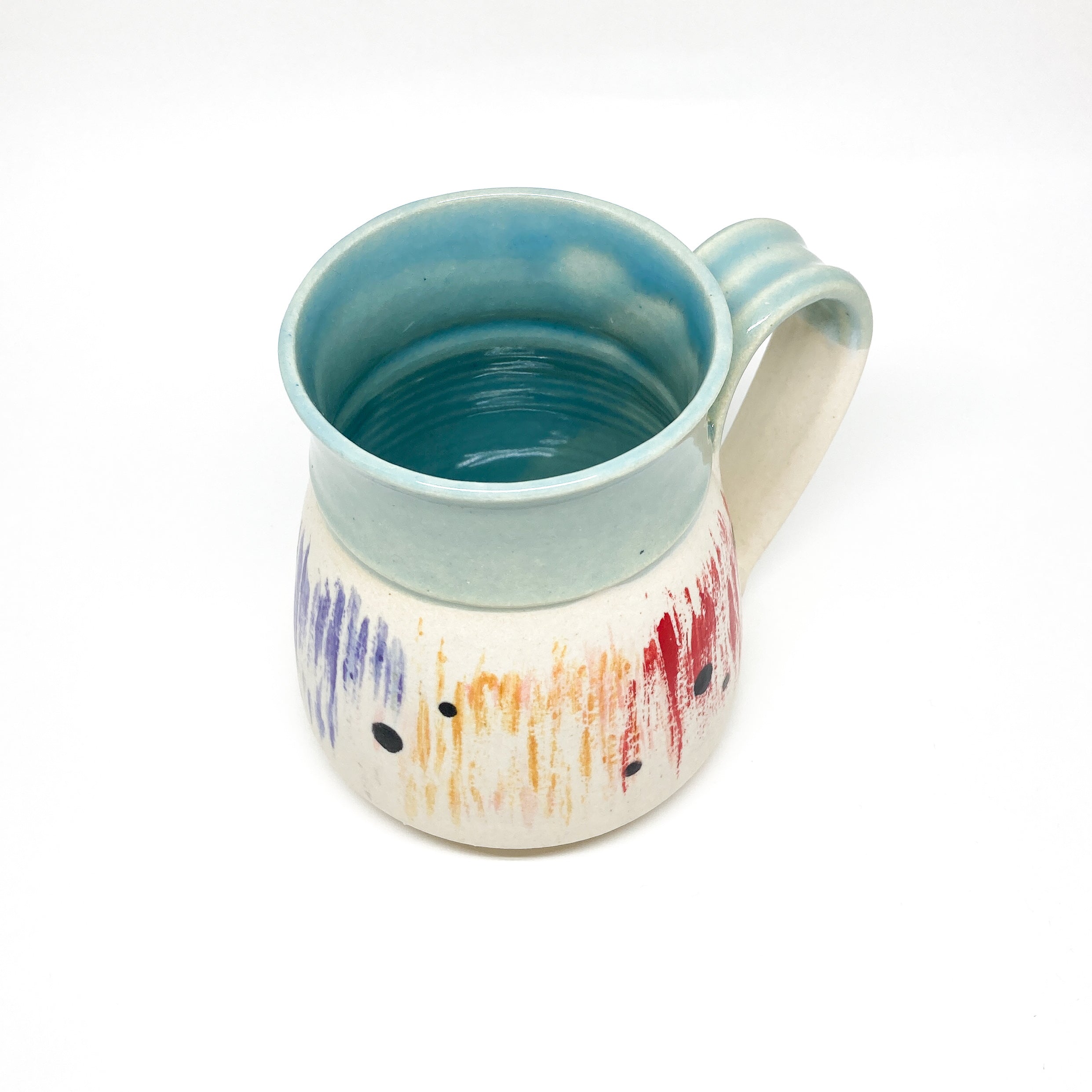 Mug à points et coups de pinceau