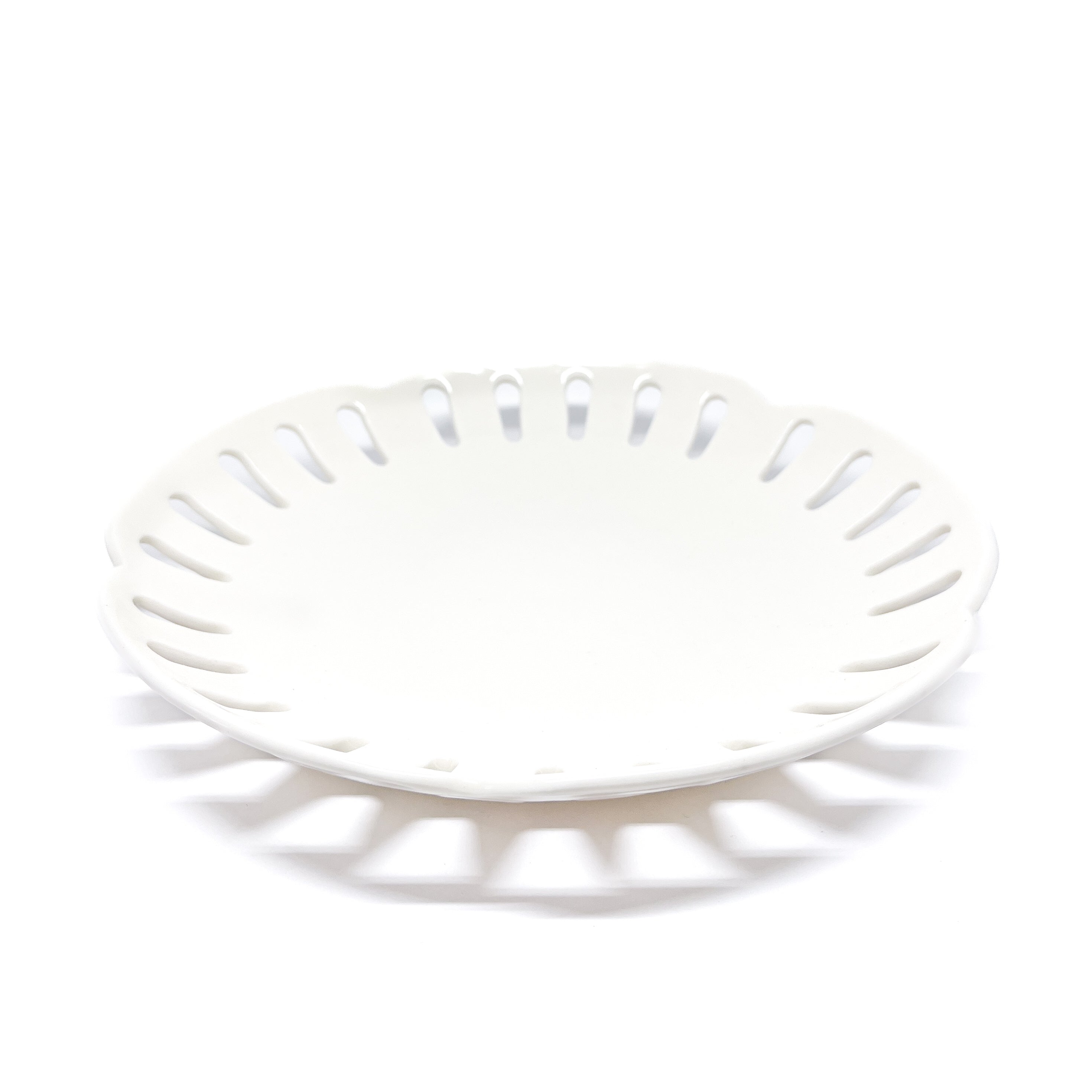 Assiette en porcelaine ajourée