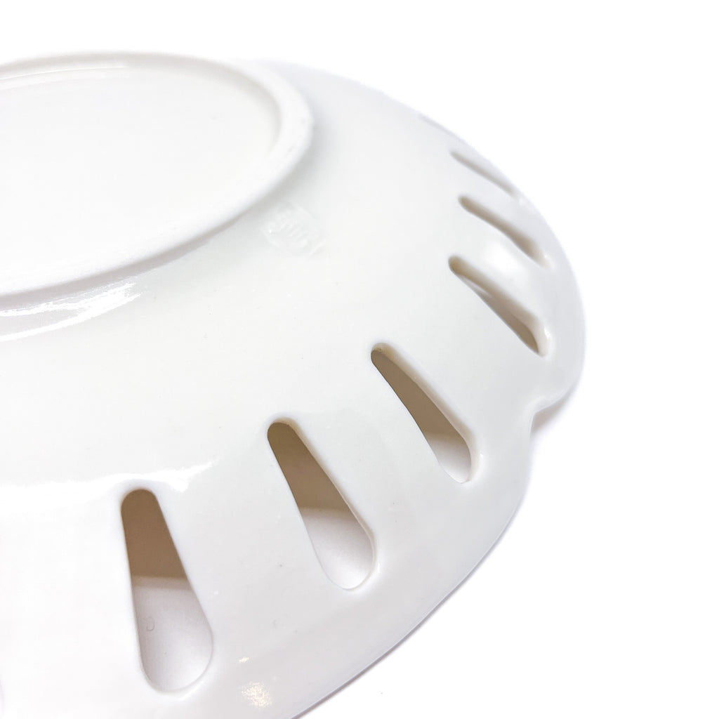 Assiette en porcelaine ajourée