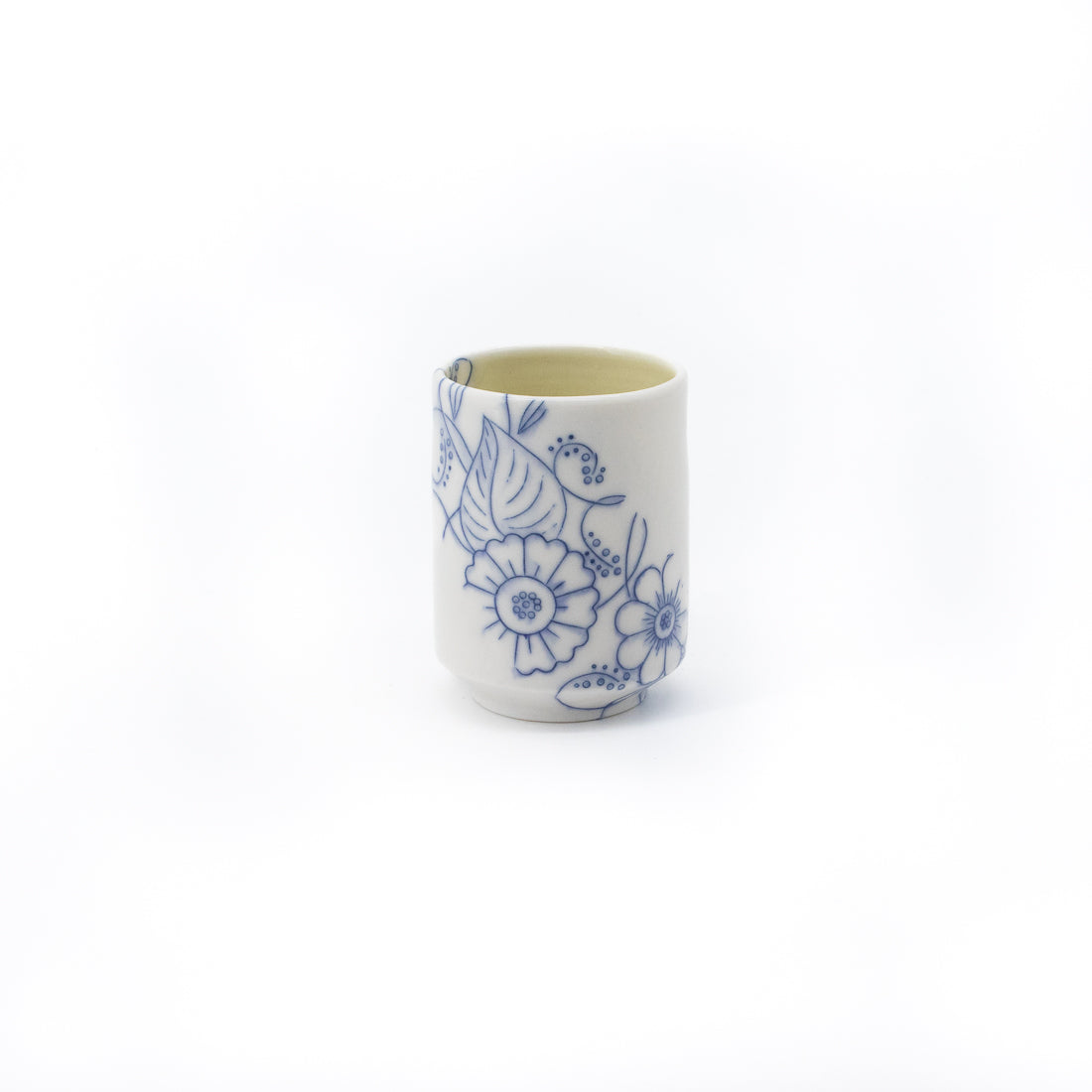 Tasse bleue et blanche