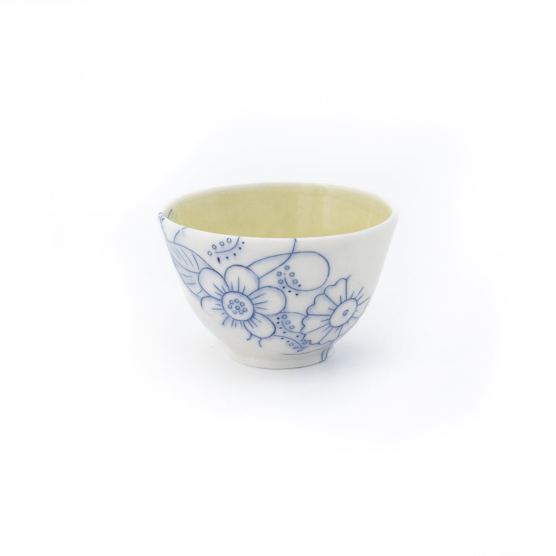 Bol à soupe avec des feuilles